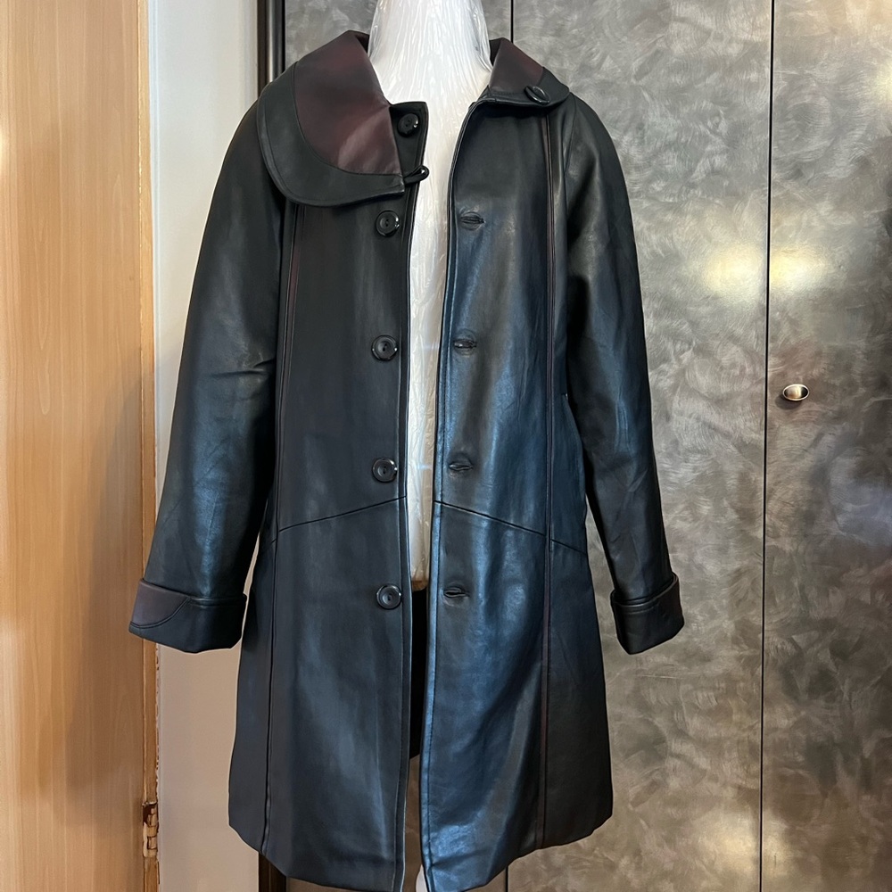 Elegant Black Faux Leather Women's Coat - Picture 2 of 10